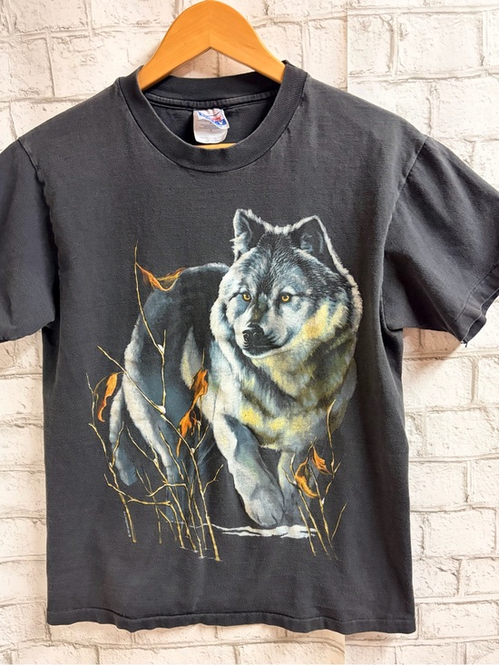 Hanes Beefy Other - Vintage Unisex Wolf Graphic Tee with Bold Nature Print